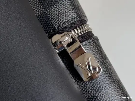 Frstbag ru VUITTON PM LOUIS Discovery Backpack 0412